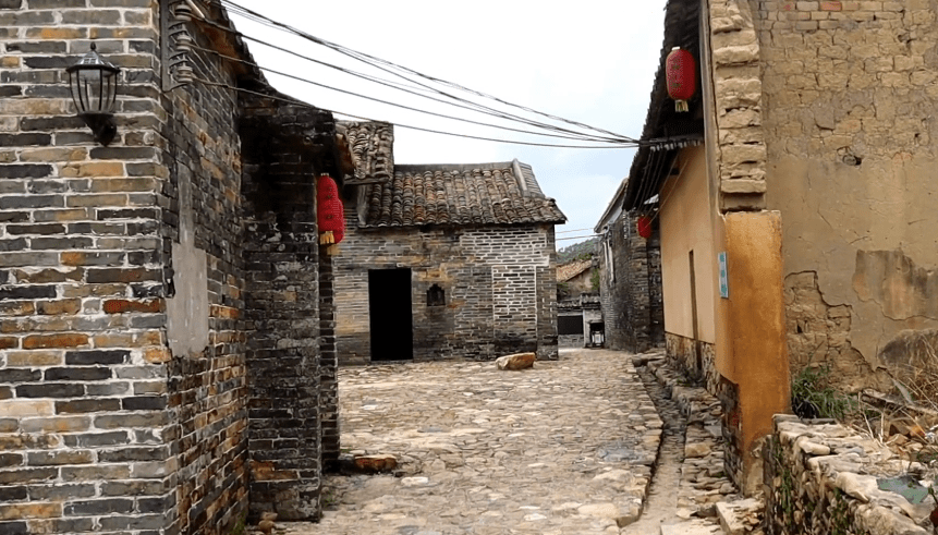 广州城郊古村落，古朴古香都是老建筑，巷道错综复杂堪称“迷宫”