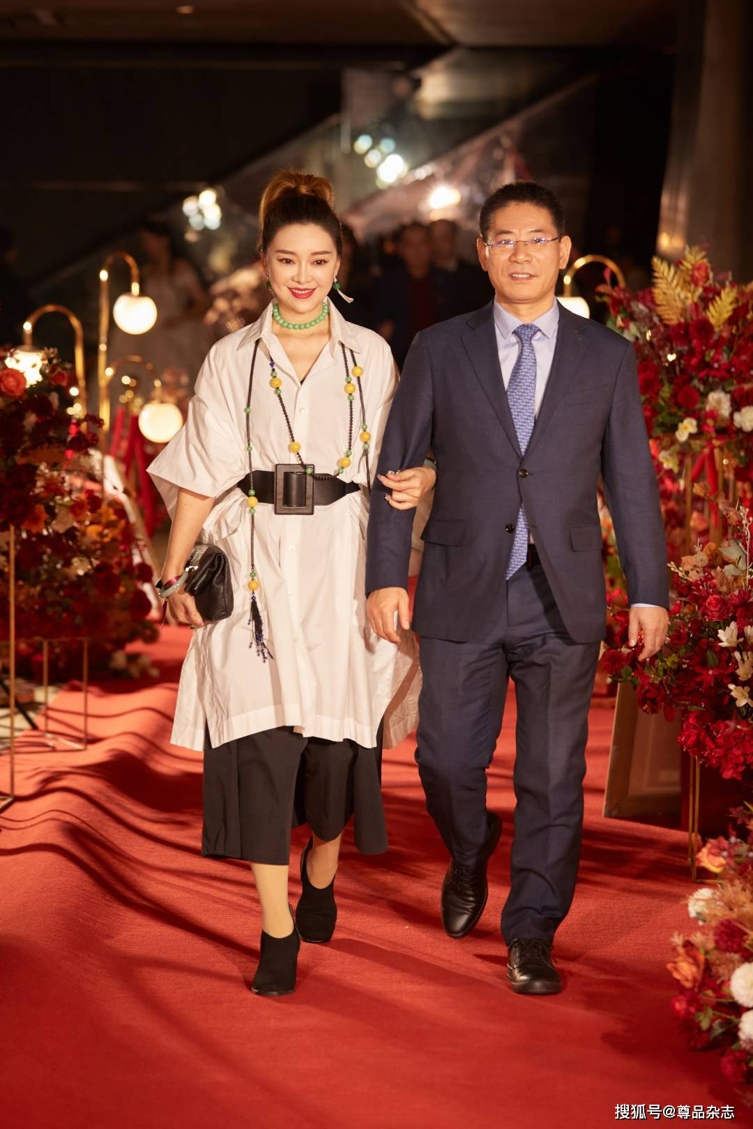 医学美容整形机构董事长孙玮忆(左)湖南龙皇长寿标实业有限公司董事长