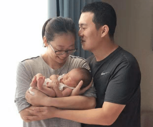 原创好事连连!马蕴雯之后又一女排名将喜得贵子,丈夫是1米9大学教师