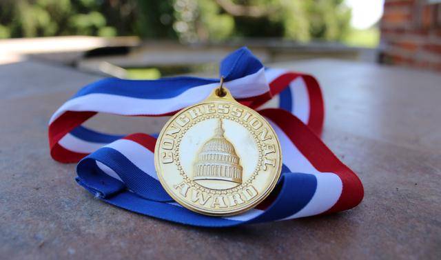 国会警察英雄身份曝光,参加过伊战的老兵,国民请愿颁发荣誉勋章_尤金