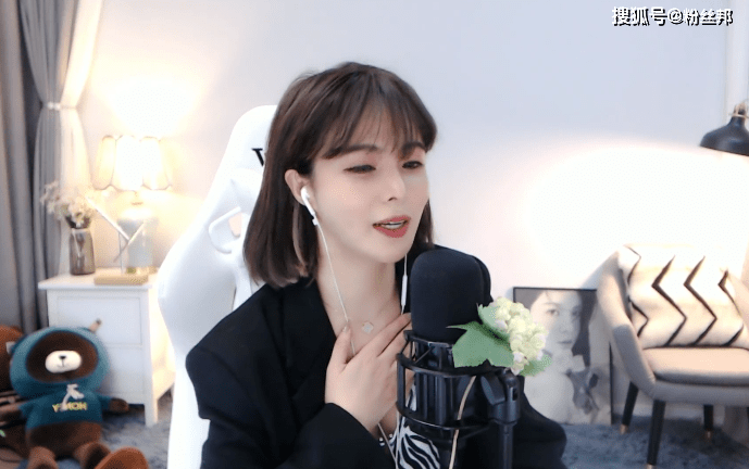 斗鱼"苏恩olivia"解封首秀,跳舞半小时感恩粉丝,希望重新开始