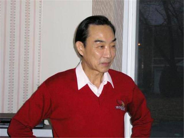 宋玉庆22岁火遍大江南北,晚年移居美国,仍唱:打败美帝野心狼_戏剧