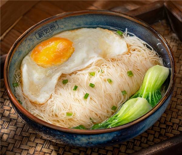 藁城宫面无论是做清汤面,打卤面还是凉拌面都能成功驾驭,但最宜做汤面