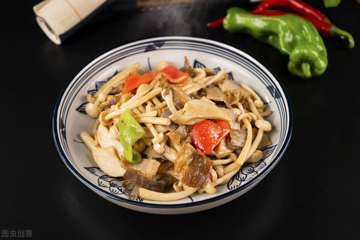 杂菇炒肉丝,软嫩入味超下饭,营养丰富的美味家常菜,上班族必备