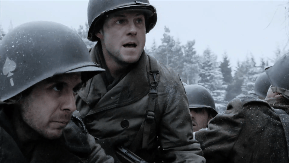 兄弟连内容补充,二战美军101空降师头盔标记意义