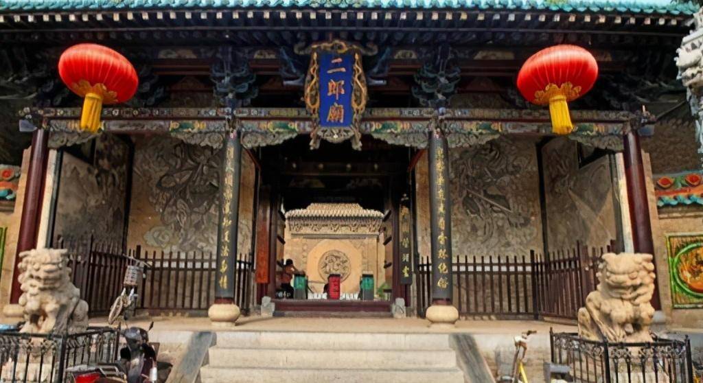 平遥古城的二郎神庙，最初供奉的不是三目杨戬，而是一位凡人
