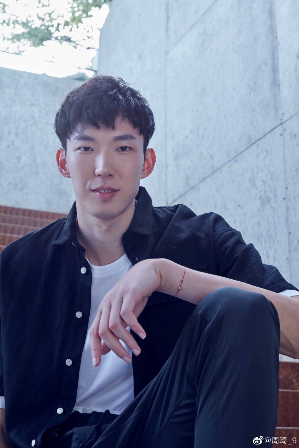 周琦迎25岁生日晒帅照:新的一岁继续努力(图)-搜狐大视野-搜狐新闻