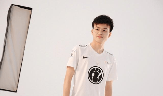 ig打野xun成了"开心果",对中上的评价很实在,lpl的路走宽了_比赛