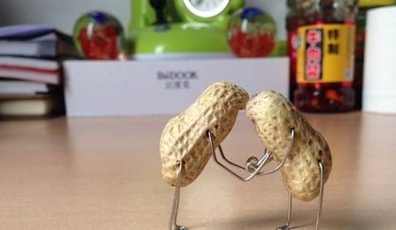 
笑话段子搞笑图片：老丈人 咱说话委婉点好不！_必一运动官网(图4)