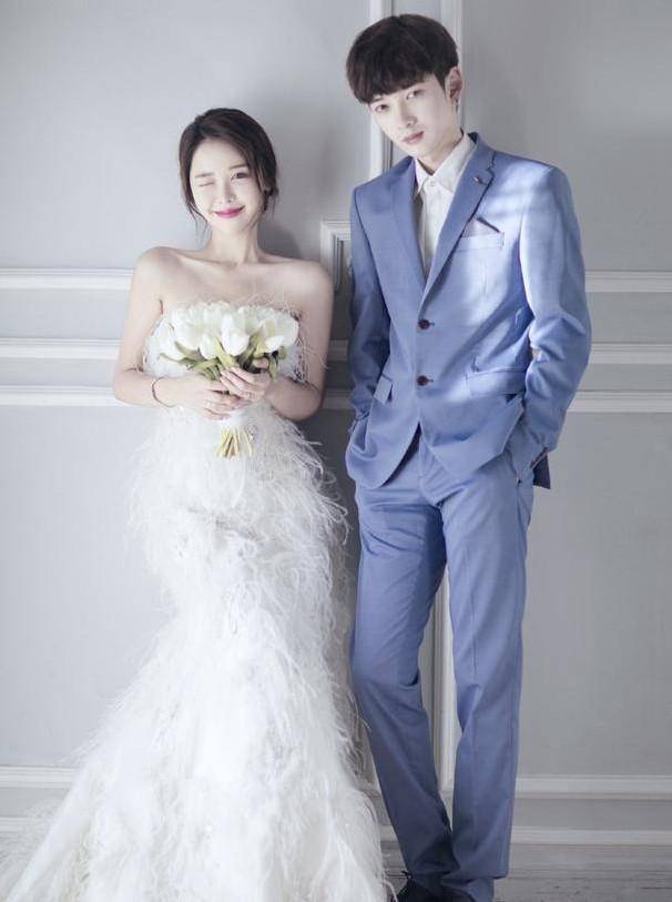 林珊珊跟金白川先后在微博发文宣布离婚,从两人文字