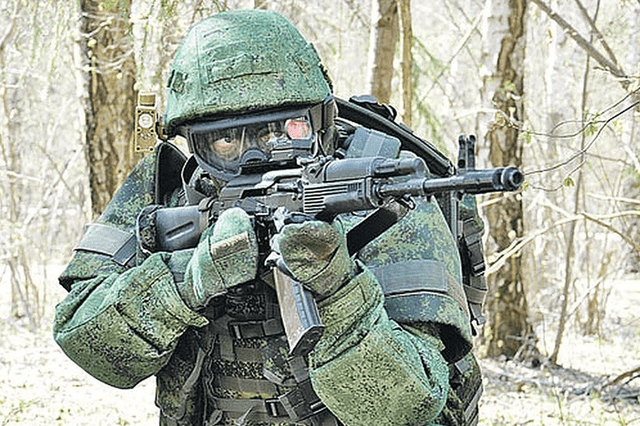 俄军战士单兵装具,"射手座"负责通信,变形金刚式的武器搭配