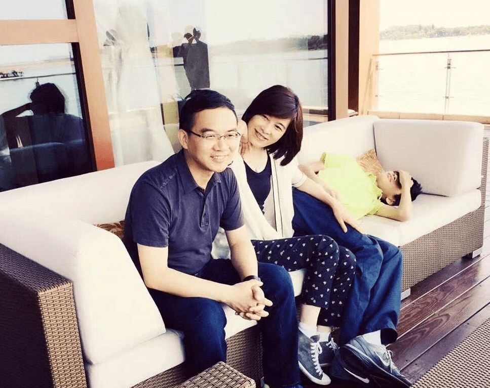 原创郎永淳52岁妻子罕曝光满脸憔悴显疲态患癌十年丈夫不离不弃