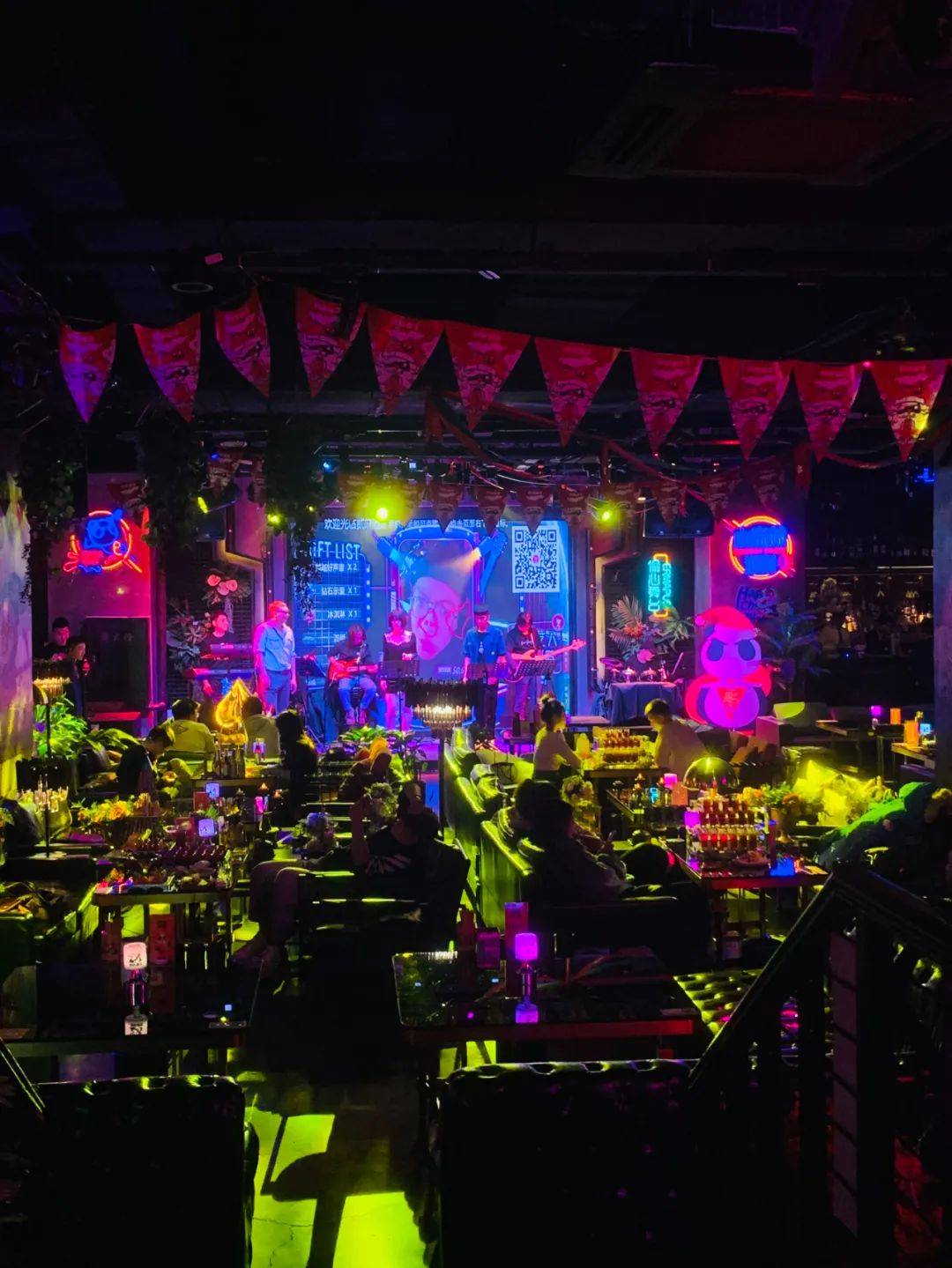 长春的这家酒吧做的烤串堪比烧烤店据说来这的脱单率也超高