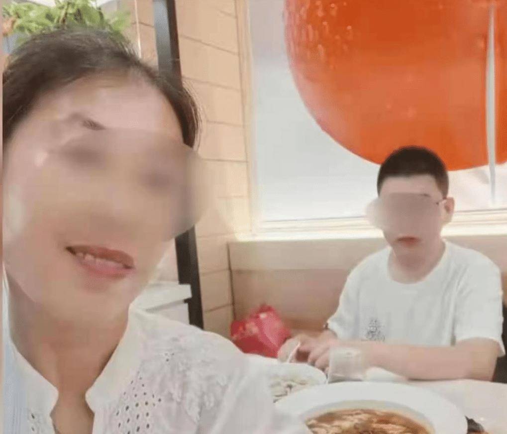 男生肚子痛有哪些原因 6da754d338724c62a1a2394f6a891190.jpeg