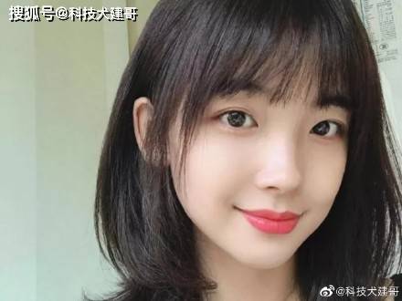 在王冰冰的视频中,还出现了大疆osmo pocket,更加轻