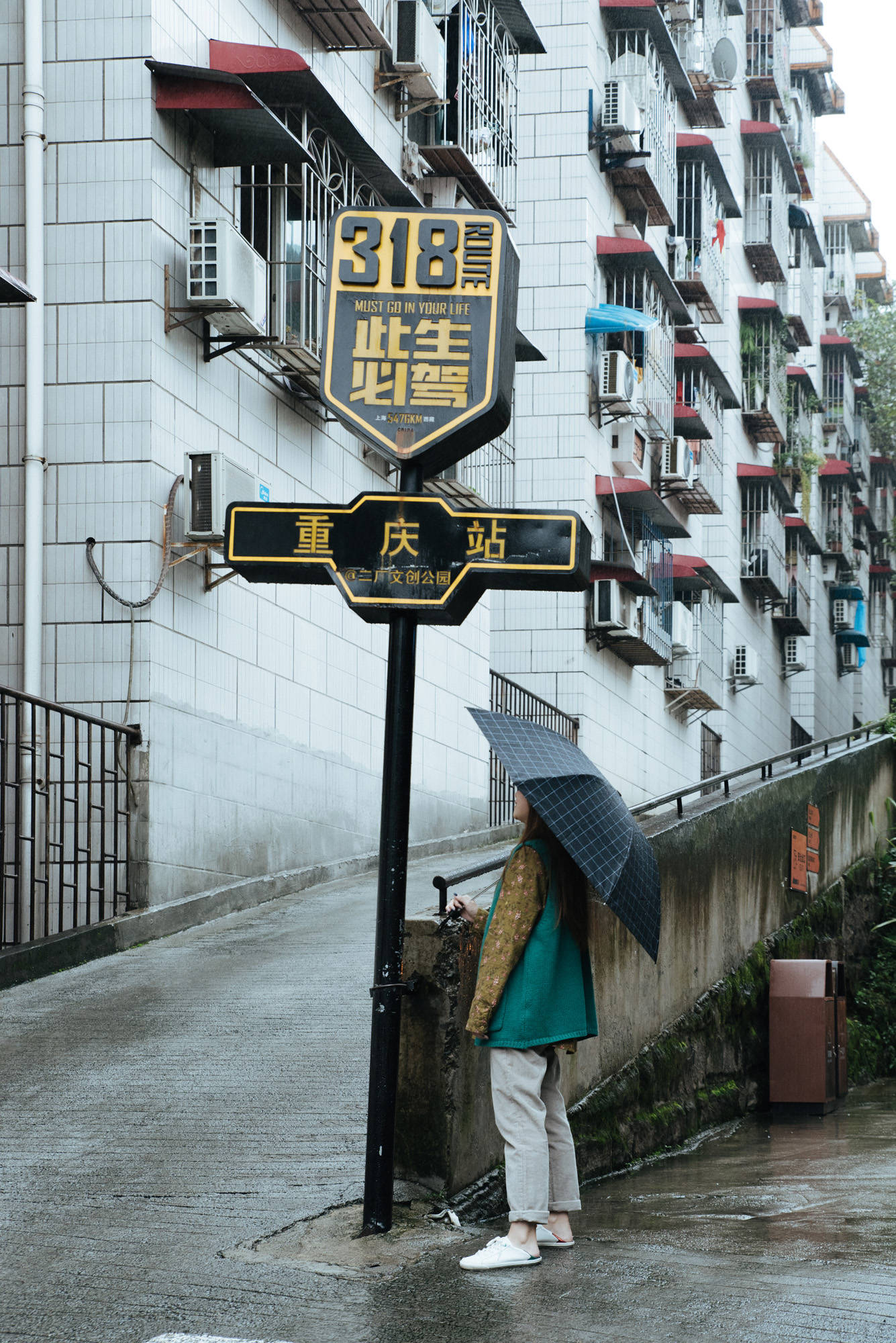 重庆旅游必打卡的景点之一，因多部电影在此取景而走红，不要门票