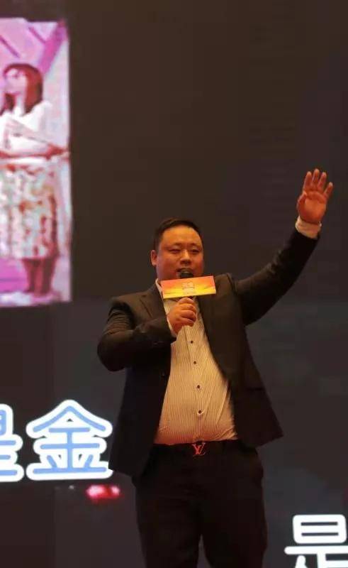 孙玉龙董事长发表开幕致辞