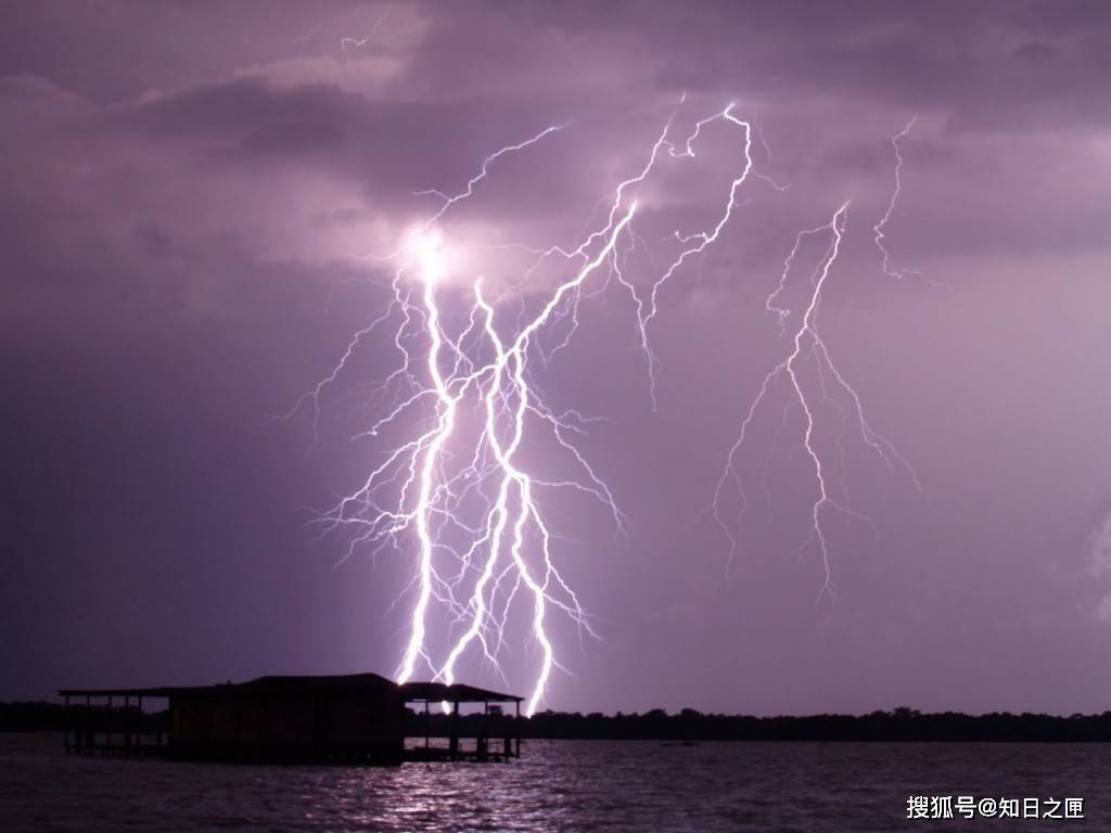 1个小时落雷3600次将落雷当成了灯塔的神奇湖泊