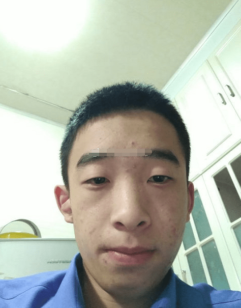 额头宽阔,天庭饱满,聪明招财,能和丈夫一起致富,一生幸福