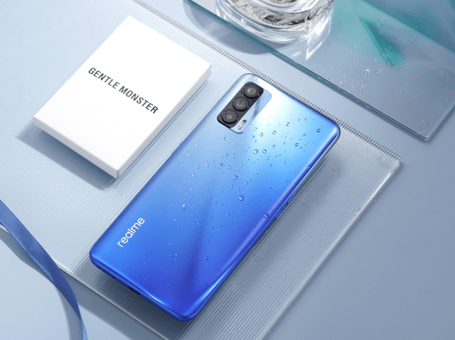 在处理器上,realme v15与redmi note9的5g版本相同,配备了天玑800u