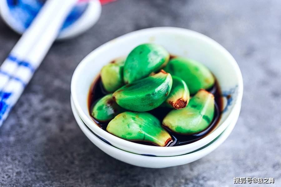 怎样腌制腊八蒜才好吃窍门 2aac13df759e474bbbd97d283af13457.jpeg