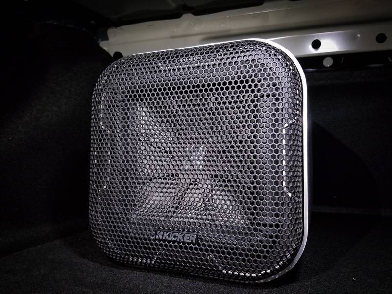 打造原声享受宝马535汽车音响改装德国伊顿宝马专用三分频