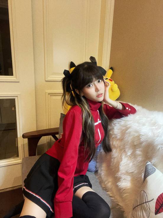 原创周淑怡这么拼为了人气到冬天露长腿细看鸡皮疙瘩都起来了