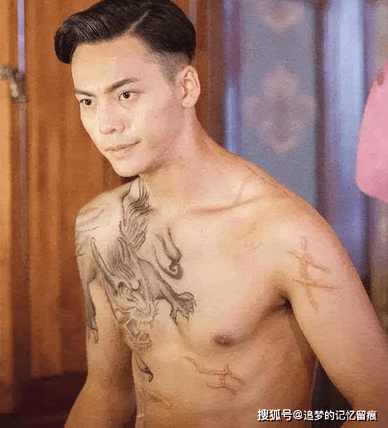 老九门》张启山身上的穷奇纹身代表什么特殊含义?_佛爷 老九门》张启山身上的穷奇纹身代表什么特殊含义?_佛爷