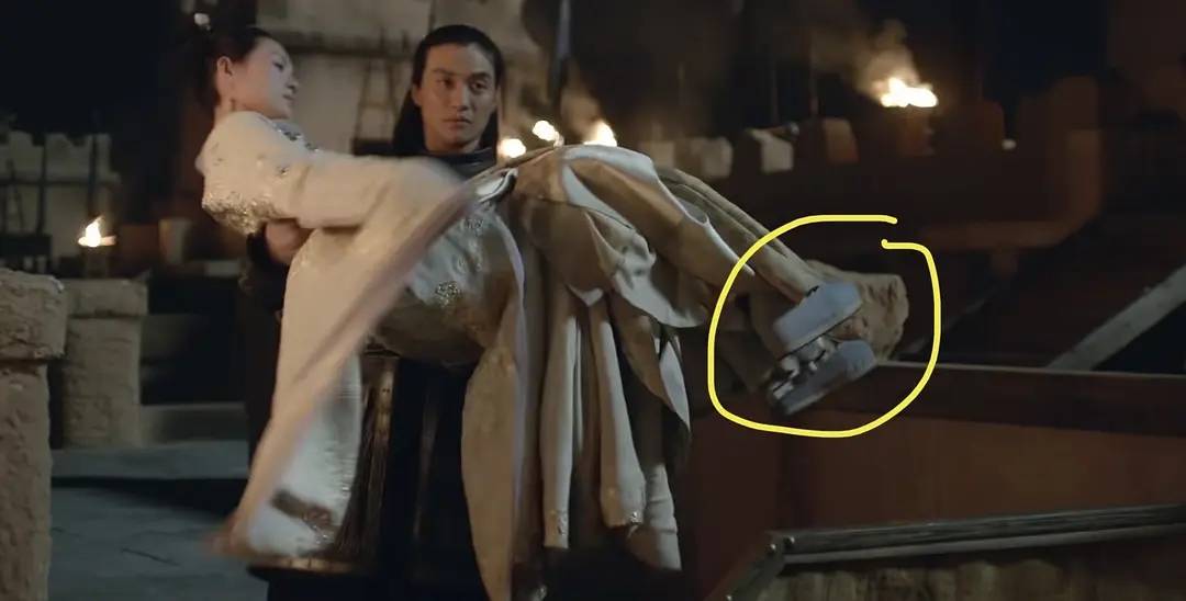 章子怡穿运动鞋镜头穿帮这些影视剧更离谱