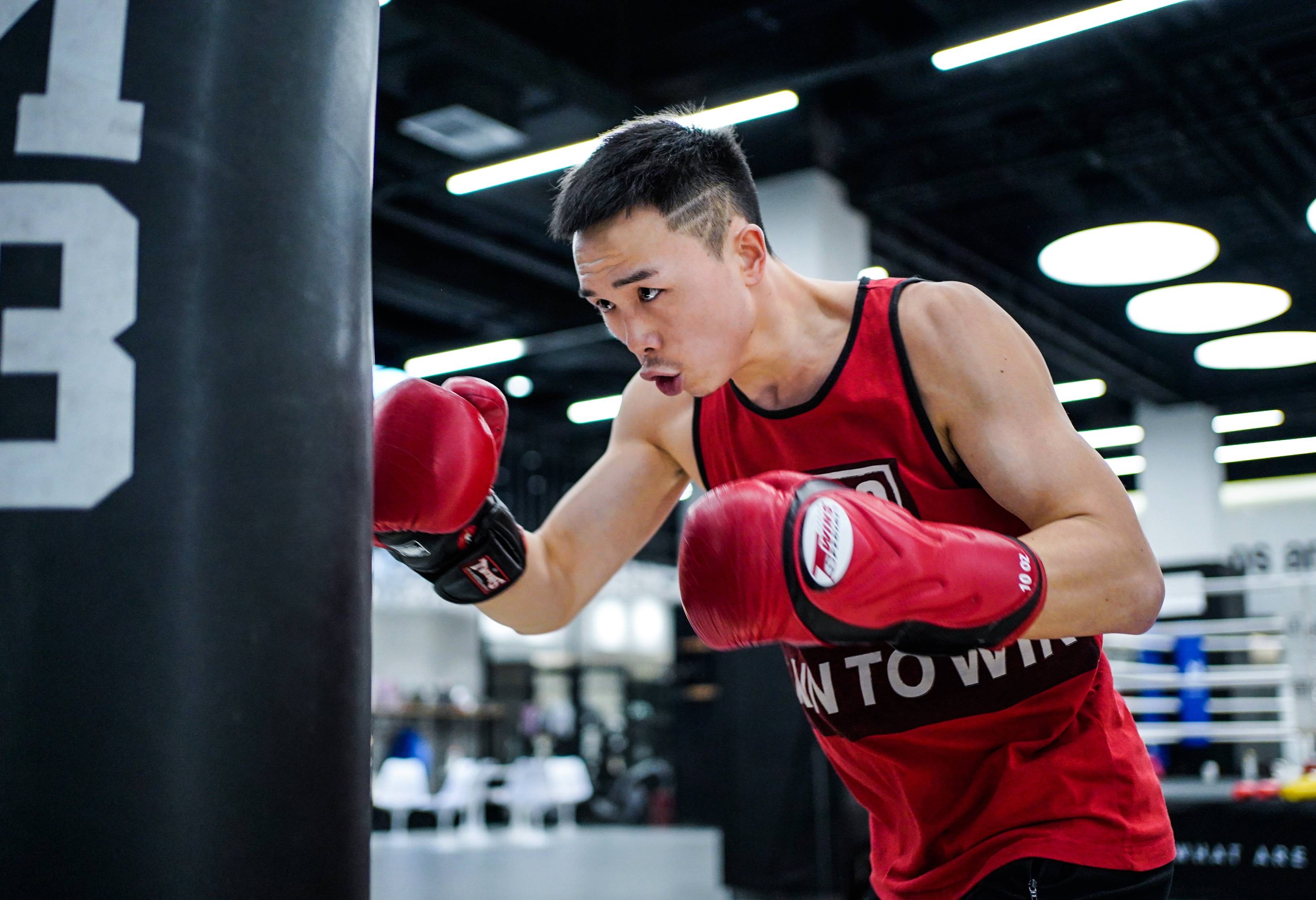 今天,wba羽量级拳王,中国名将徐灿,针对英国人乔什-沃灵顿质疑他"临阵