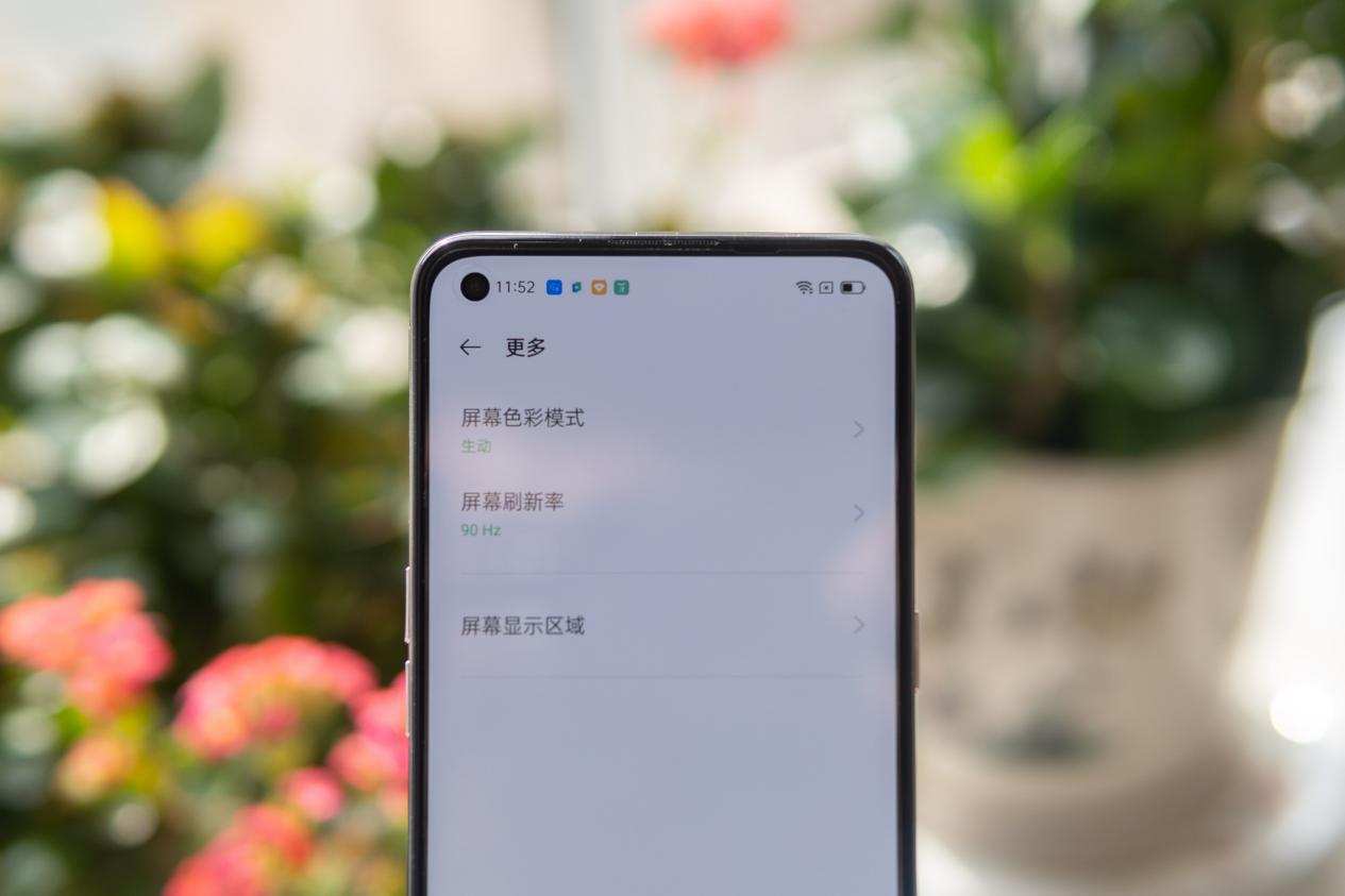 oppo reno5就是一块屏幕表现不俗的直屏手机