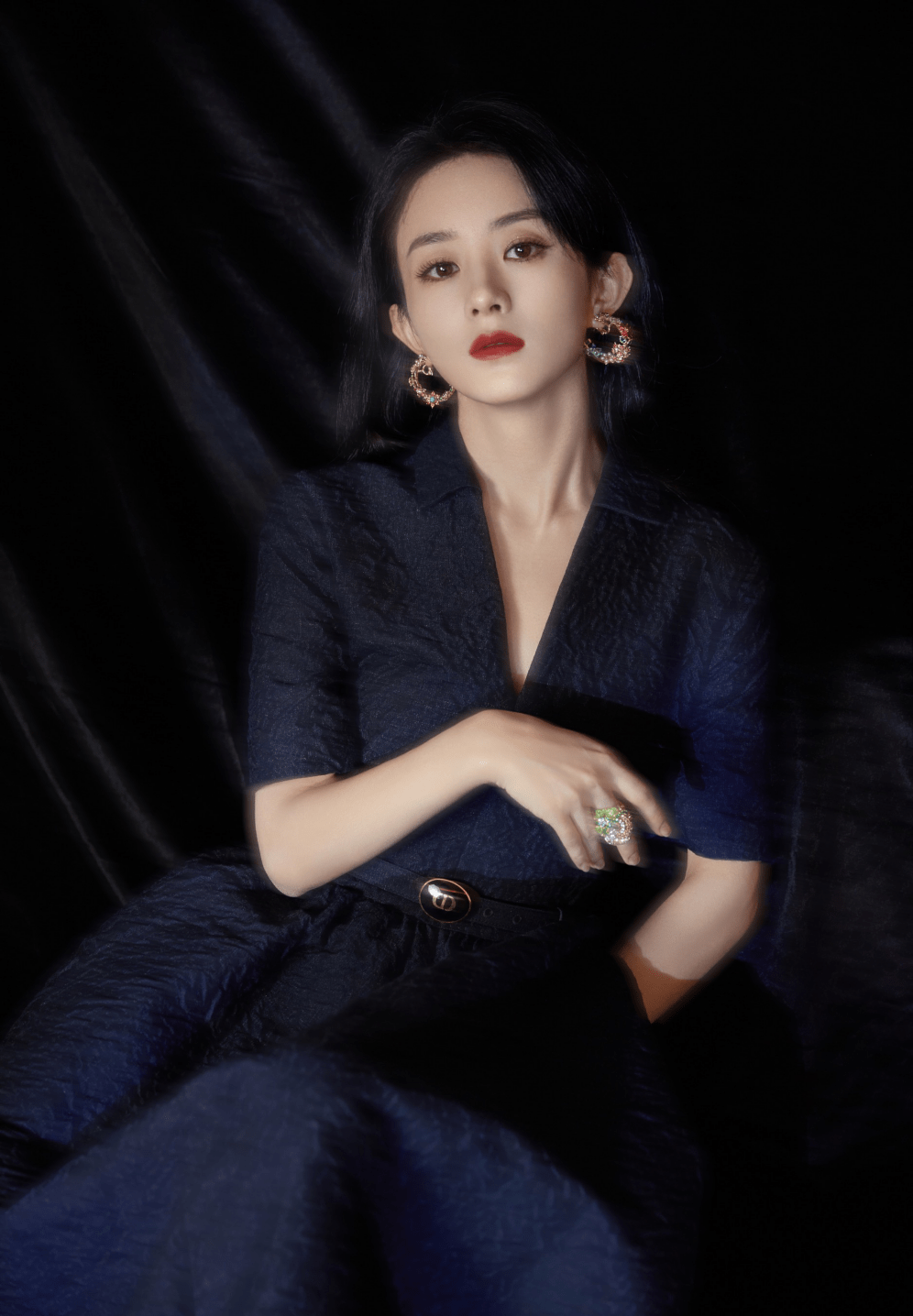 原创赵丽颖真是可甜可攻穿粉色礼服温柔穿深蓝色礼服沉稳大气