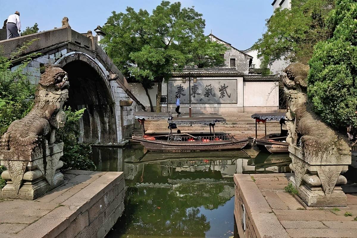 这座中西合璧的浙江古镇，曾在江南最为富饶，用美食吸引众多游客