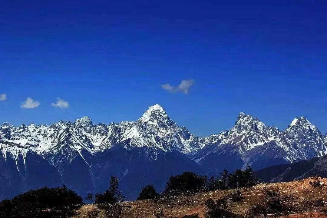 藏东绝色达美拥雪山