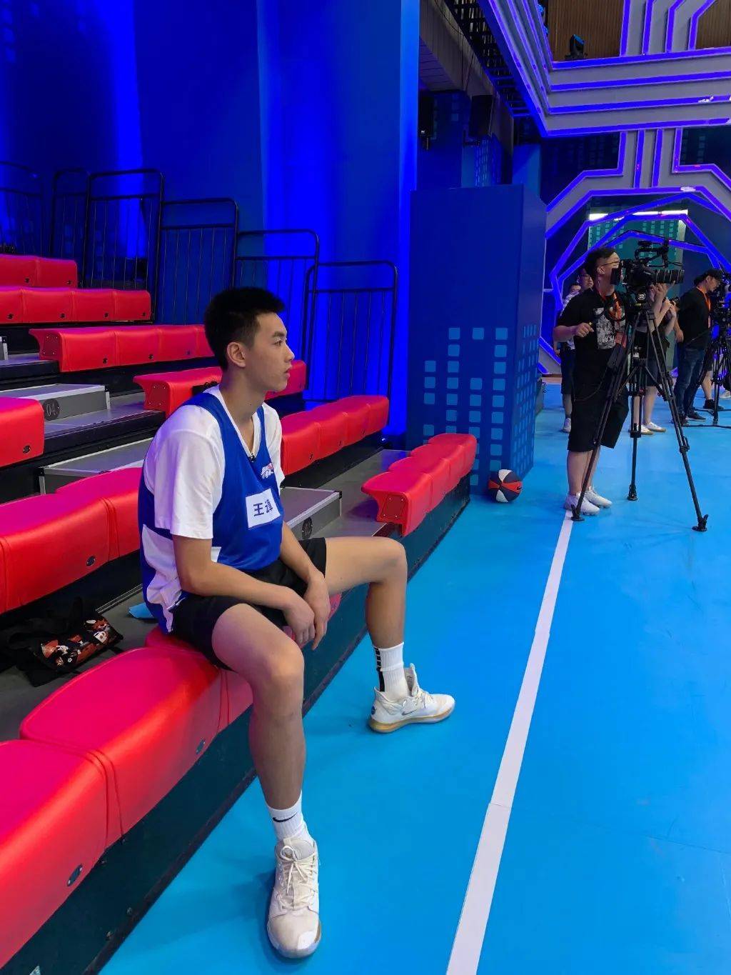 00年1米98大长腿篮球校草薄肌小奶狗太帅气像极了偶像剧男主