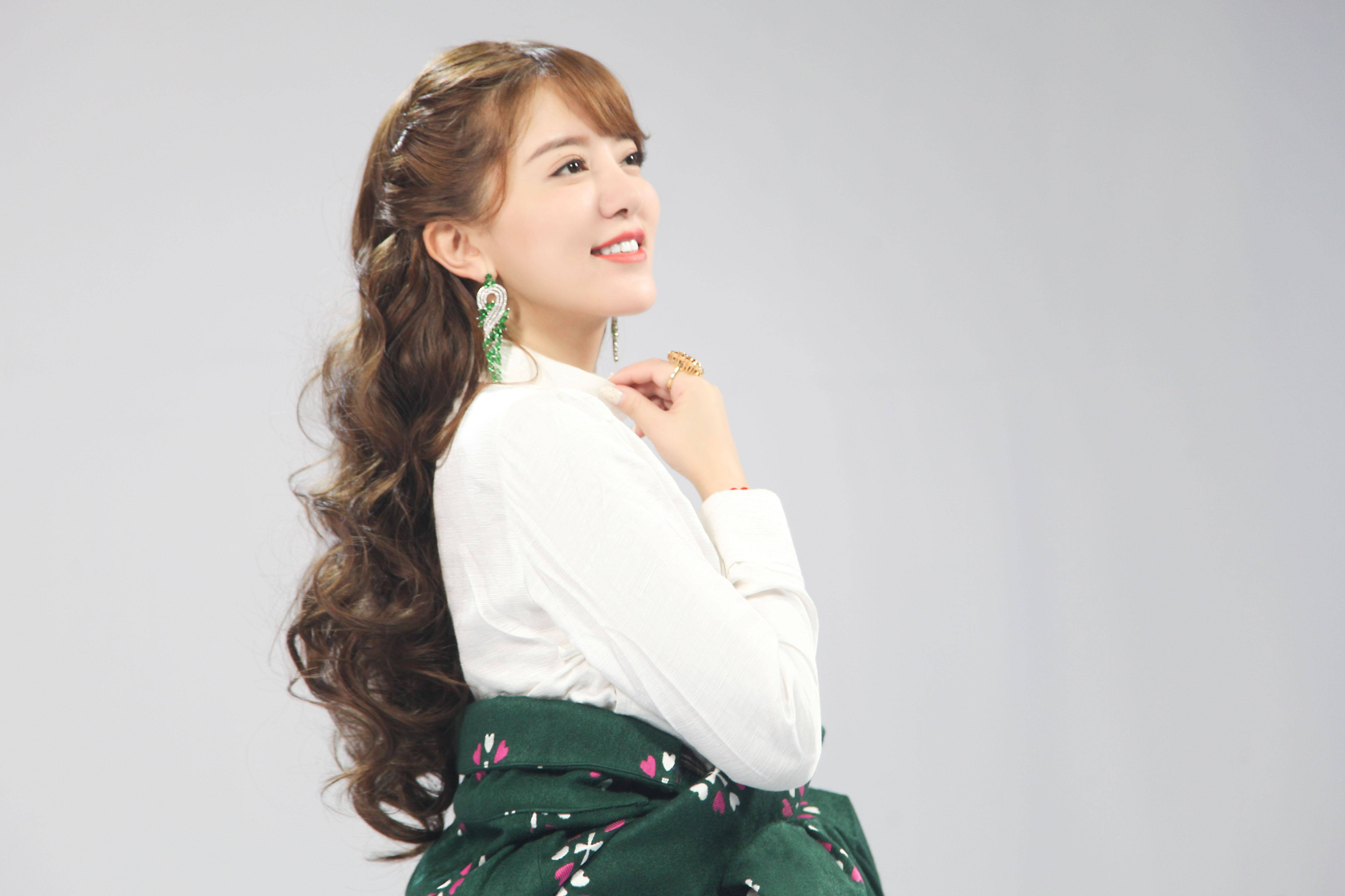 手滑or正面刚?阿兰工作室点赞吐槽乐华审美相关内容