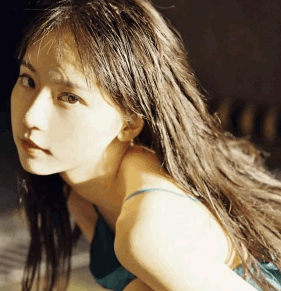 有种意外叫《爱情公寓5》的大力,换上泳装留长发,美到不敢认