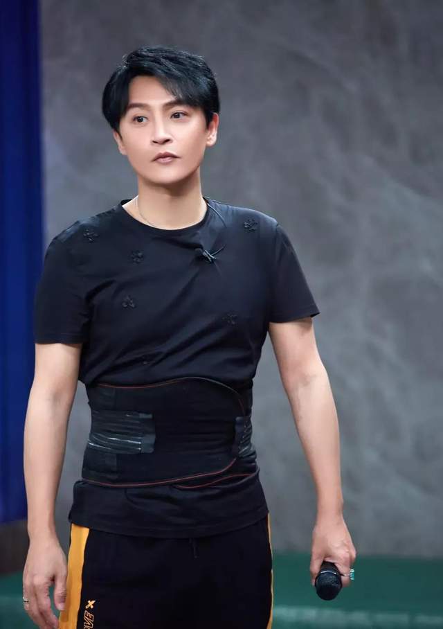 原创陈志朋瘦出a4腰综艺节目泪流满面原来他才是水做的男人