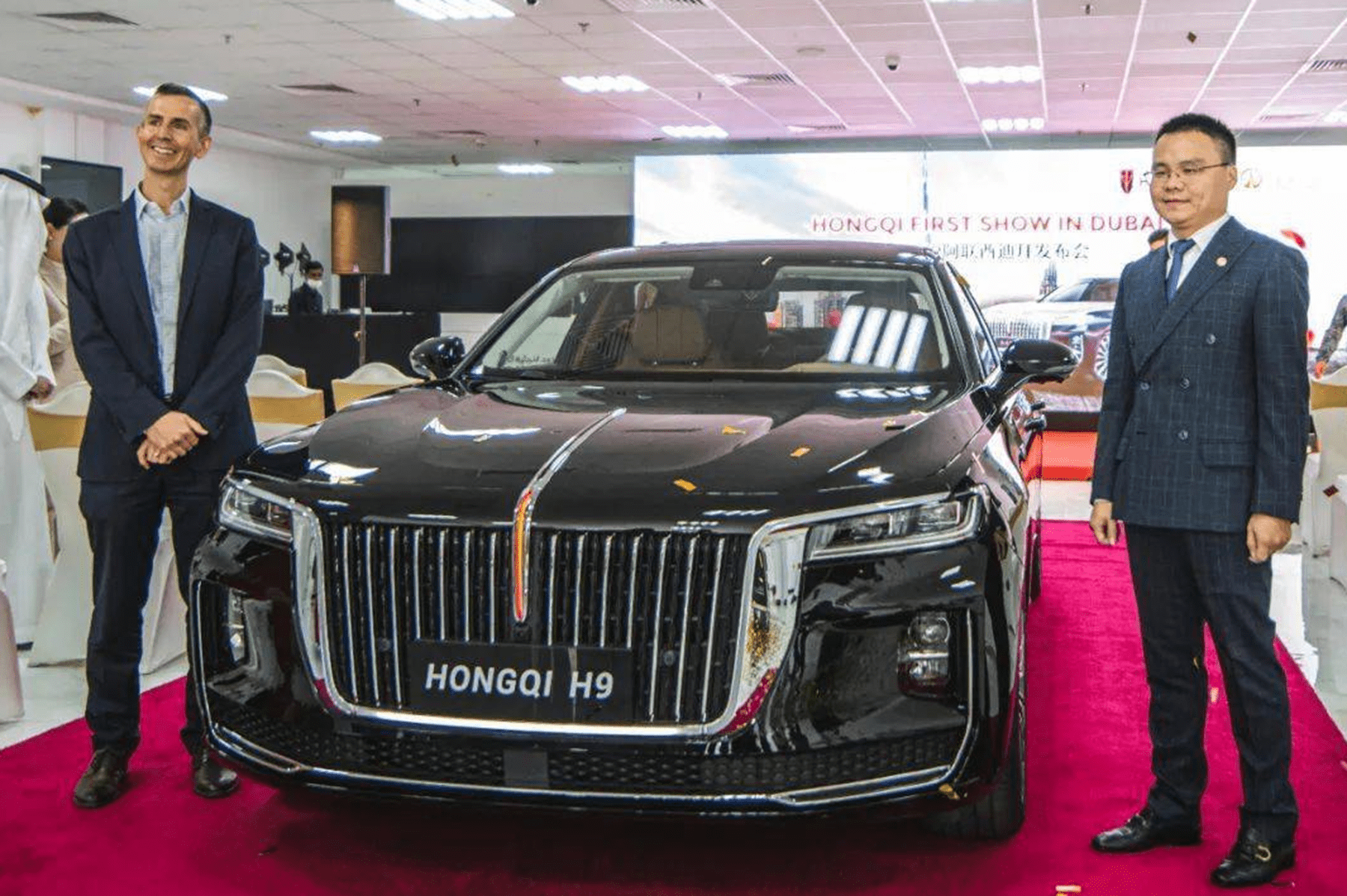 出息了红旗h9正式在迪拜上市车身5米1比国内贵10万