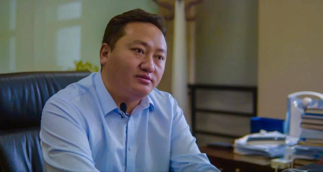 地球第三极董事长 格勒巴桑格勒巴桑是地球第三极的董事长,他本科毕业