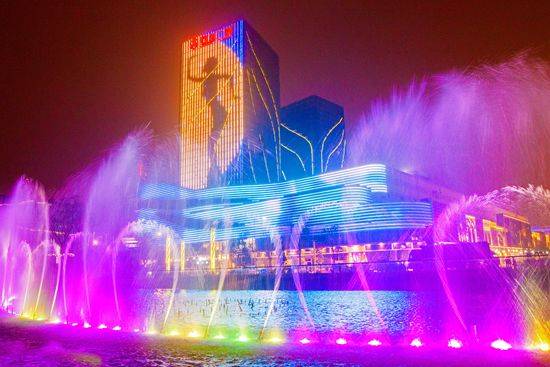 昆明首个激光音乐喷泉就在西山万达广场