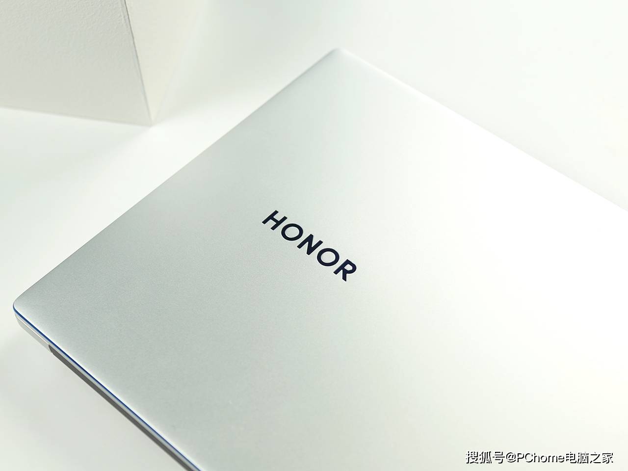 机身|既有高颜值又有爆发力 荣耀MagicBook 15评测