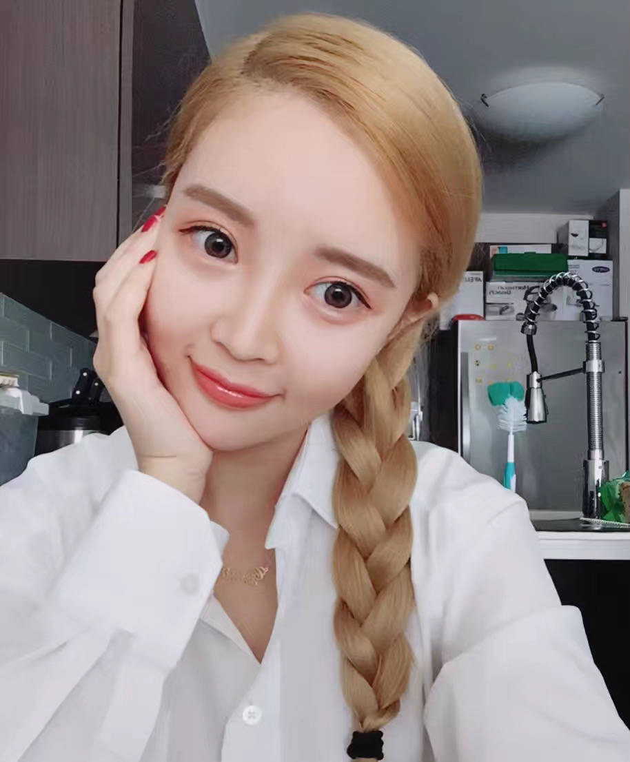 不甘平庸的新晋小花李黎