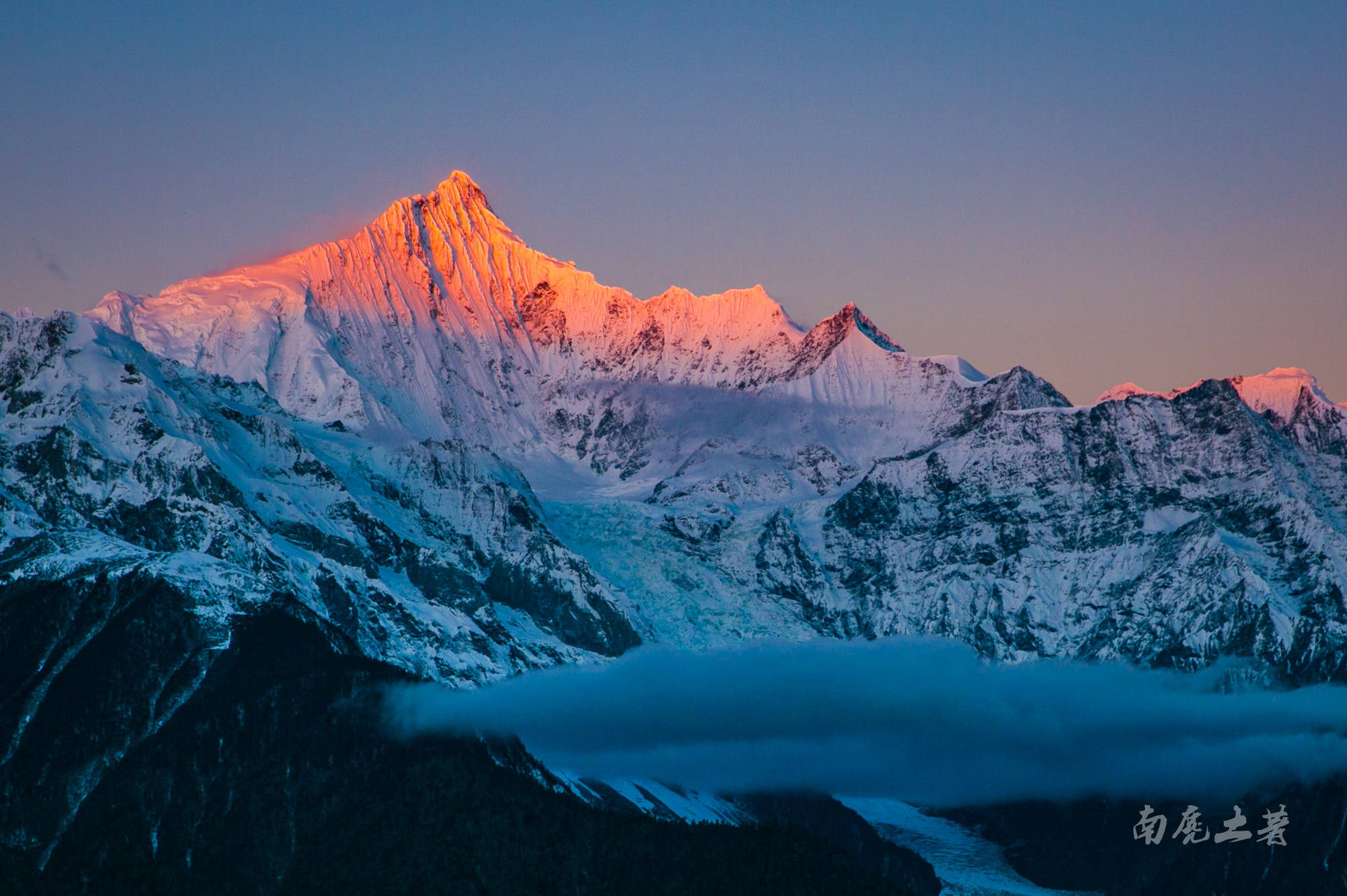 云南的雪山峡谷 为什么能酿出世界级的冰葡萄酒 还返销欧洲 江措