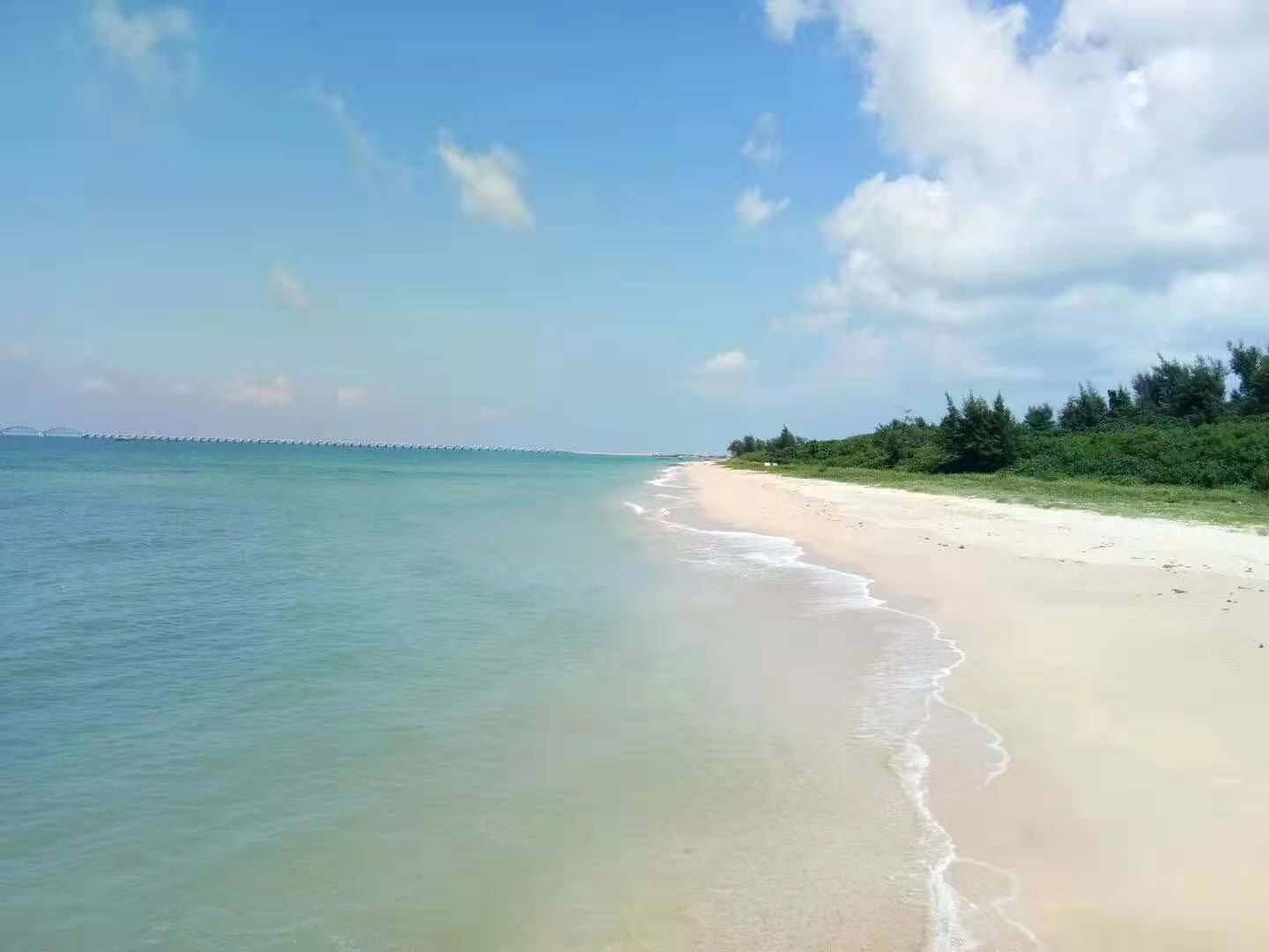 广西这座城市被称为中国最美的海滨城市，气温舒适，特别适合养老