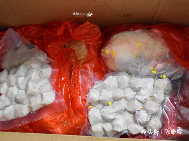 婆婆寄给我们的食材 足够两人吃一个月 家乡的味道 给钱都不换 豆腐干