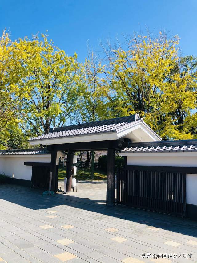 熊本城被地震毁坏，维修还在继续中，预计天守阁在今年3月完工