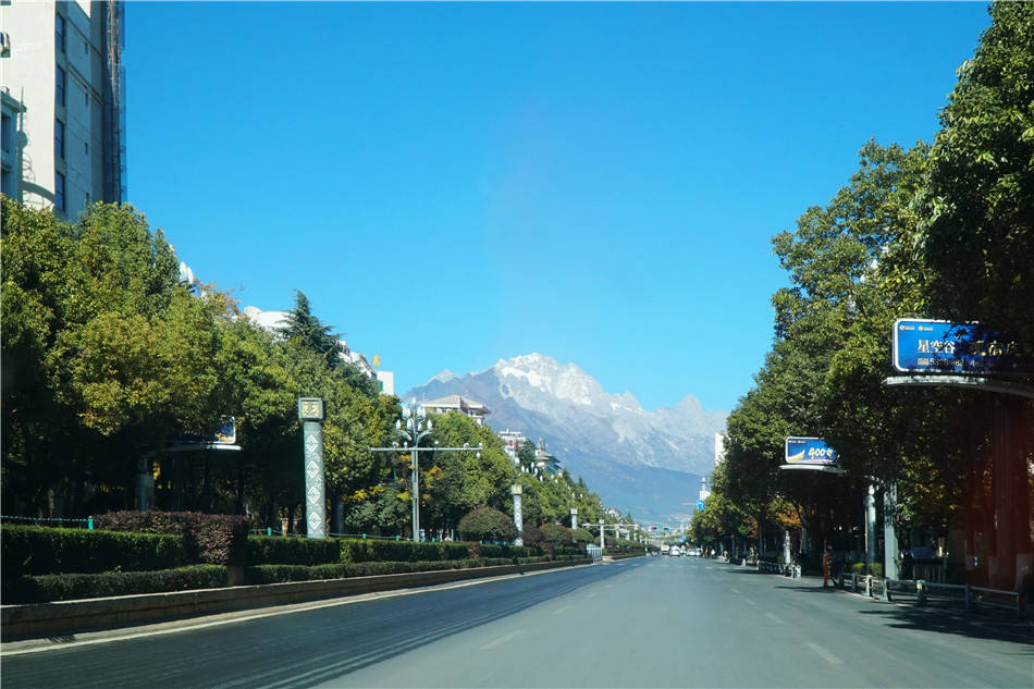 原创滇西行丽江新城莹白如瓤肉古城棕褐如果核