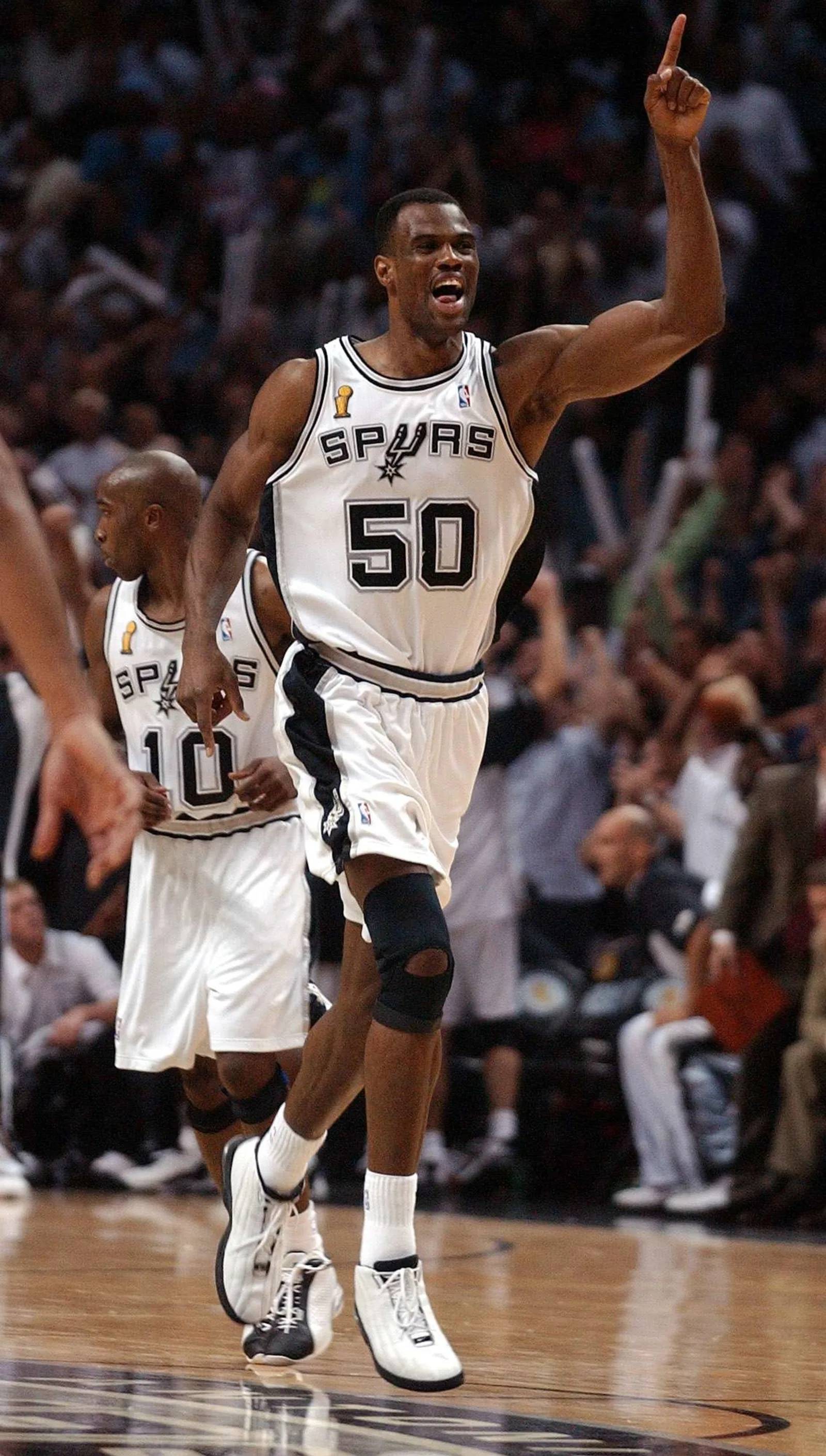 最后一投!乔丹巴克利尤因罗宾逊皮蓬的告别赛都穿什么球鞋