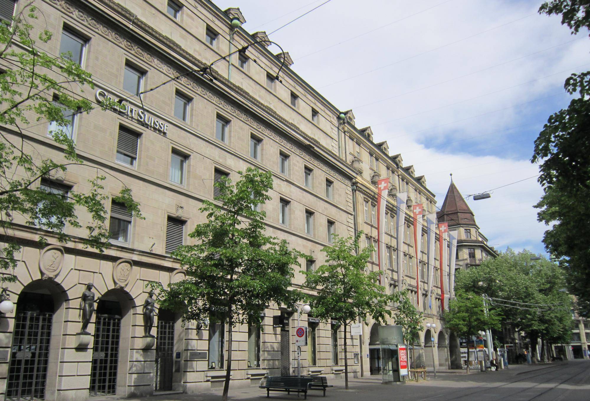 为何说瑞士银行是全球最安全的银行?专家:你不看看它金库建在哪